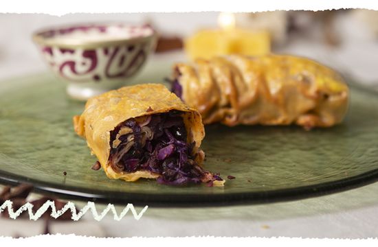 Teaser ÖKV RdM Rotkohlstrudel mit Cranberries, Maronen und Joghurt-Feta-Dip