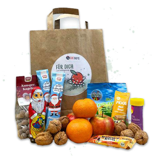 KI generiert: Das Bild zeigt eine Papiertüte mit der Aufschrift "Für Dich" und eine Auswahl an Snacks und Früchten, darunter Mandarinen, Äpfel, Nüsse und Schokoladenprodukte. Es handelt sich um ein Geschenkset mit verschiedenen Lebensmitteln.