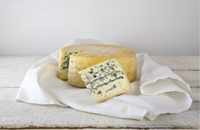 Produktfoto zu Hofkäserei Backensholz - Friesisch Blue - 10 Wochen gereift, 50% Fett i. Tr.