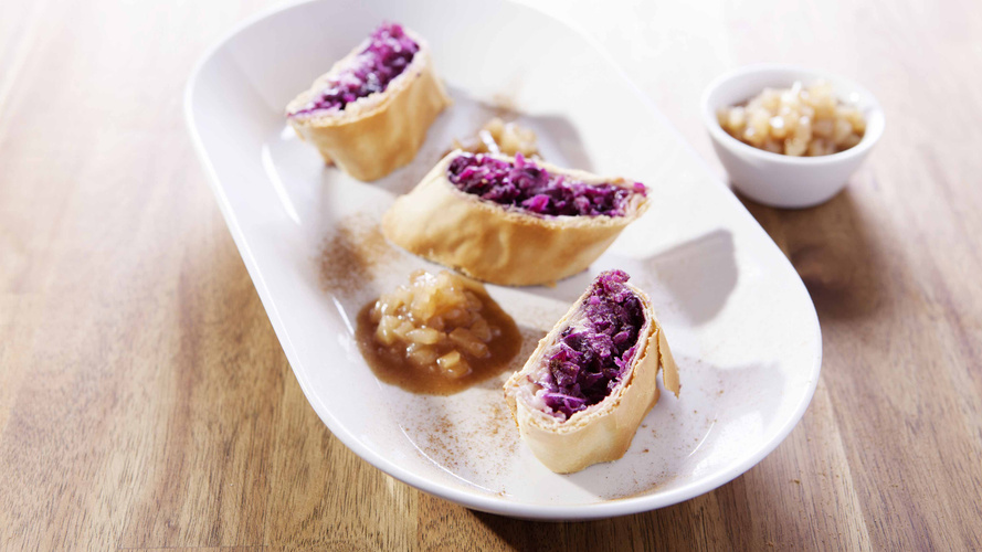 Rezeptbild für 320. Rotkohlstrudel mit zimtigem Birnenchutney