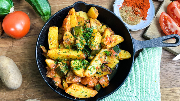 Rezeptbild für 135. Orientalische Kartoffelspalten aus dem Ofen mit Zucchini (vegan)
