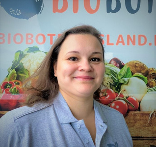 Olga - Im Packteam beim Bioboten