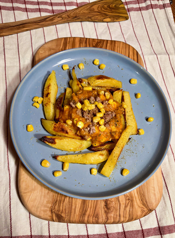 Leckere Frühstückspancakes mit gebratenem Apfel