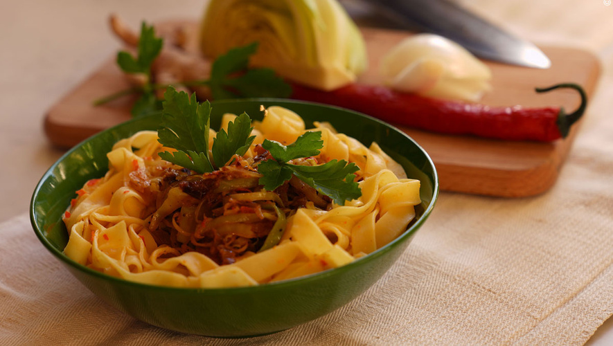 Tagliatelle mit pikantem Weißkohl