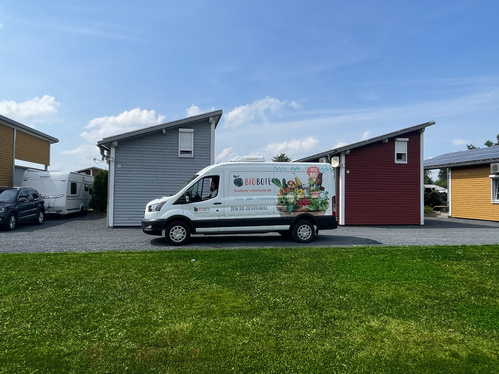 Blick von oben auf Campingplatz