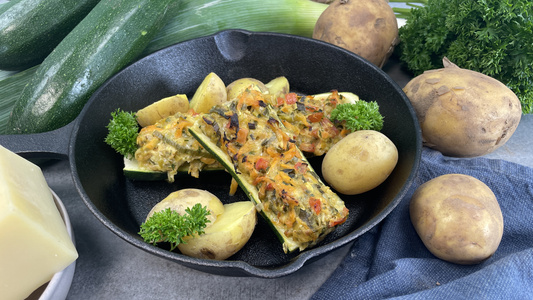 Spitzkohl. Nudelauflauf