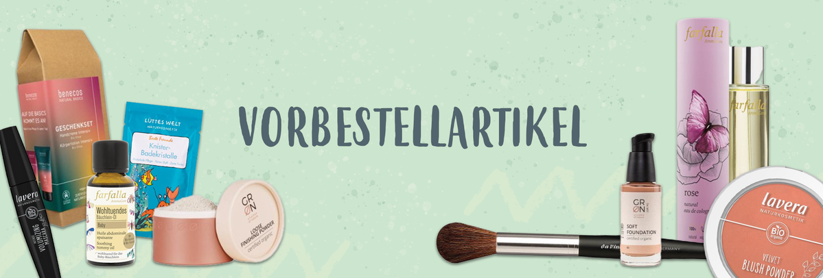 KI generiert: Kosmetik- und Pflegeprodukte auf grünem Hintergrund. Text: "VORBESTELLARTIKEL".