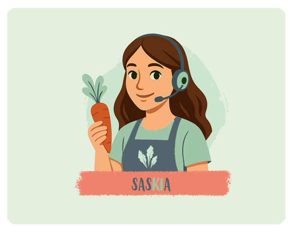 KI generiert: Eine Person mit Headset hält eine Karotte. Text: "Saskia".