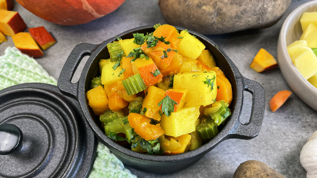 Rezeptbild für 120. Kürbis-Kartoffel-Eintopf mit Möhren und Sellerie (vegan)