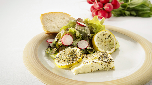 Rezeptbild für 281. Eichblatt-Radieschensalat mit Zitronen-Thymian-Hirtenkäse