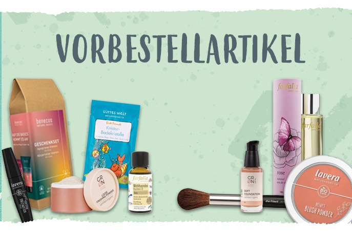 KI generiert: Verschiedene Kosmetikprodukte vor grünem Hintergrund. Text: "VORBESTELLARTIKEL".