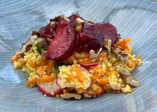 Couscoussalat mit Pflaumen