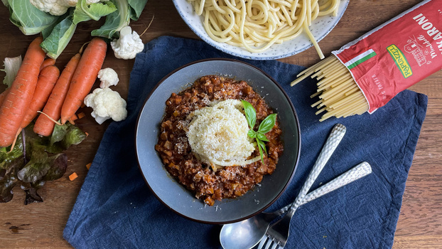 Rezeptbild für 70. Makkaroni mit Möhren - Blumenkohl Bolognese