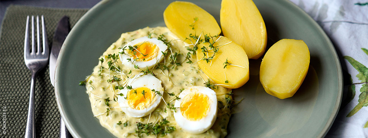 Rezept deRezept des Monats April 23_Eier in Senfsahnes Monats Maerz 23_Kresse Pfannkuchen