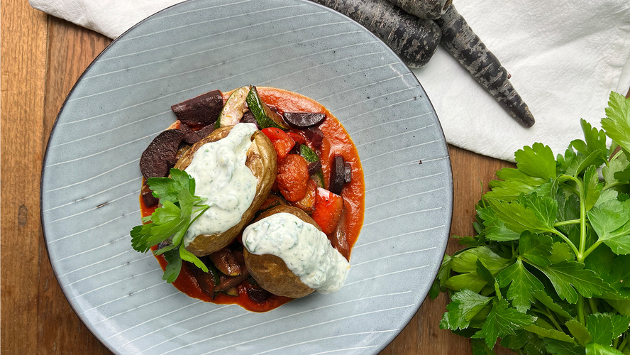 Rezeptbild für 92. Ofenkartoffel mit mediterranem Gemüse und Kräuterquark