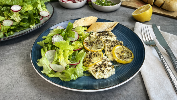 Rezeptbild für 281. Eichblatt-Radieschensalat mit Zitronen-Thymian-Hirtenkäse