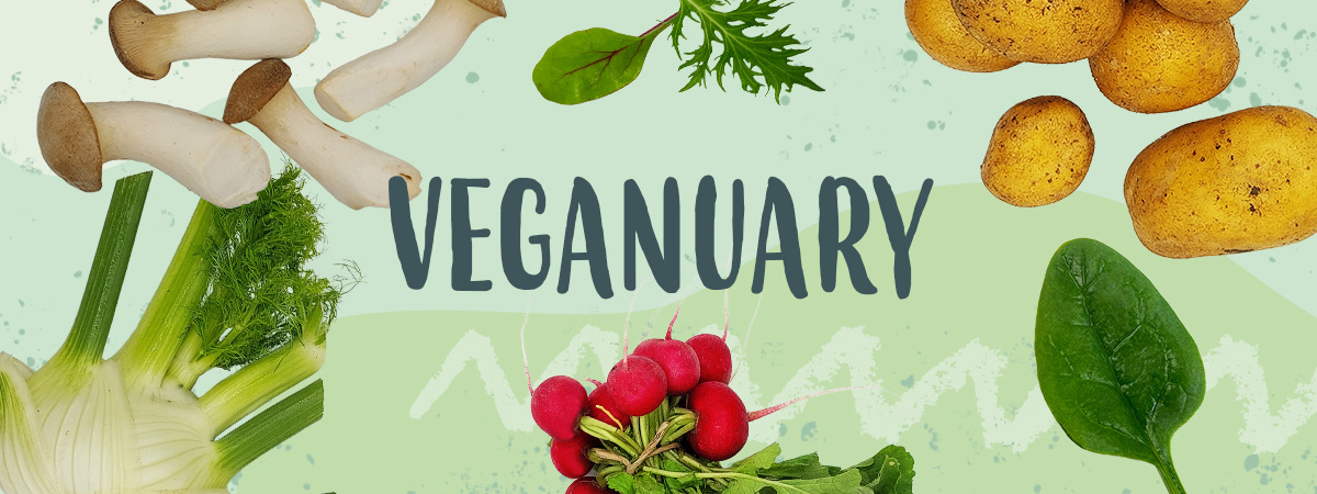 KI generiert: Das Bild zeigt eine Collage aus verschiedenen Gemüsesorten, darunter Pilze, Fenchel, Radieschen, Spinat und Kartoffeln, um das Wort "Veganuary" herum. Der Hauptinhalt ist die Förderung einer veganen Ernährung im Januar.