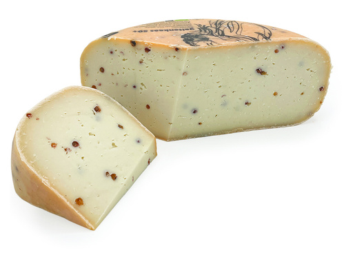 KI generiert: Ein halbes und ein angeschnittenes Käselaib auf weißem Hintergrund.