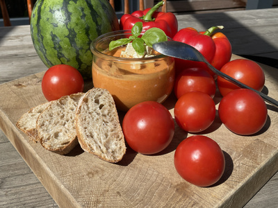 Spargel aus dem Ofen mit ÄpfelnTartar vom Spargel mit Gurke