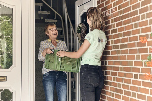 Lisa Lieferung Kundin Haustür