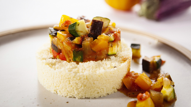 Rezeptbild für 260. Pikantes Ratatouille auf Couscous-Bett (vegan)