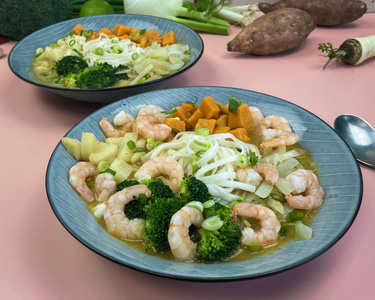 Grünkohl-Pastinaken-Möhren-Pfanne mit Couscous