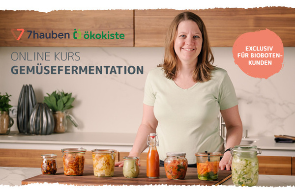 Hand mit Pflänzchen