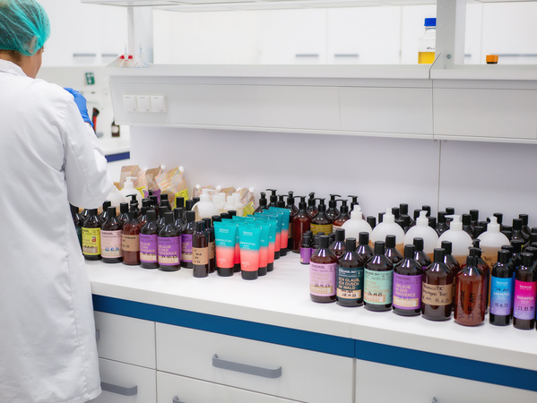 Produktionsfoto benecos Qualitätskontrolle