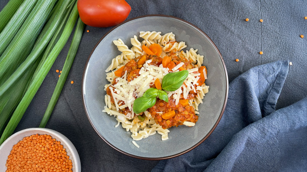 Rezeptbild für 56. Dinkelpasta mit&nbsp;<br>roter Linsenbolognese